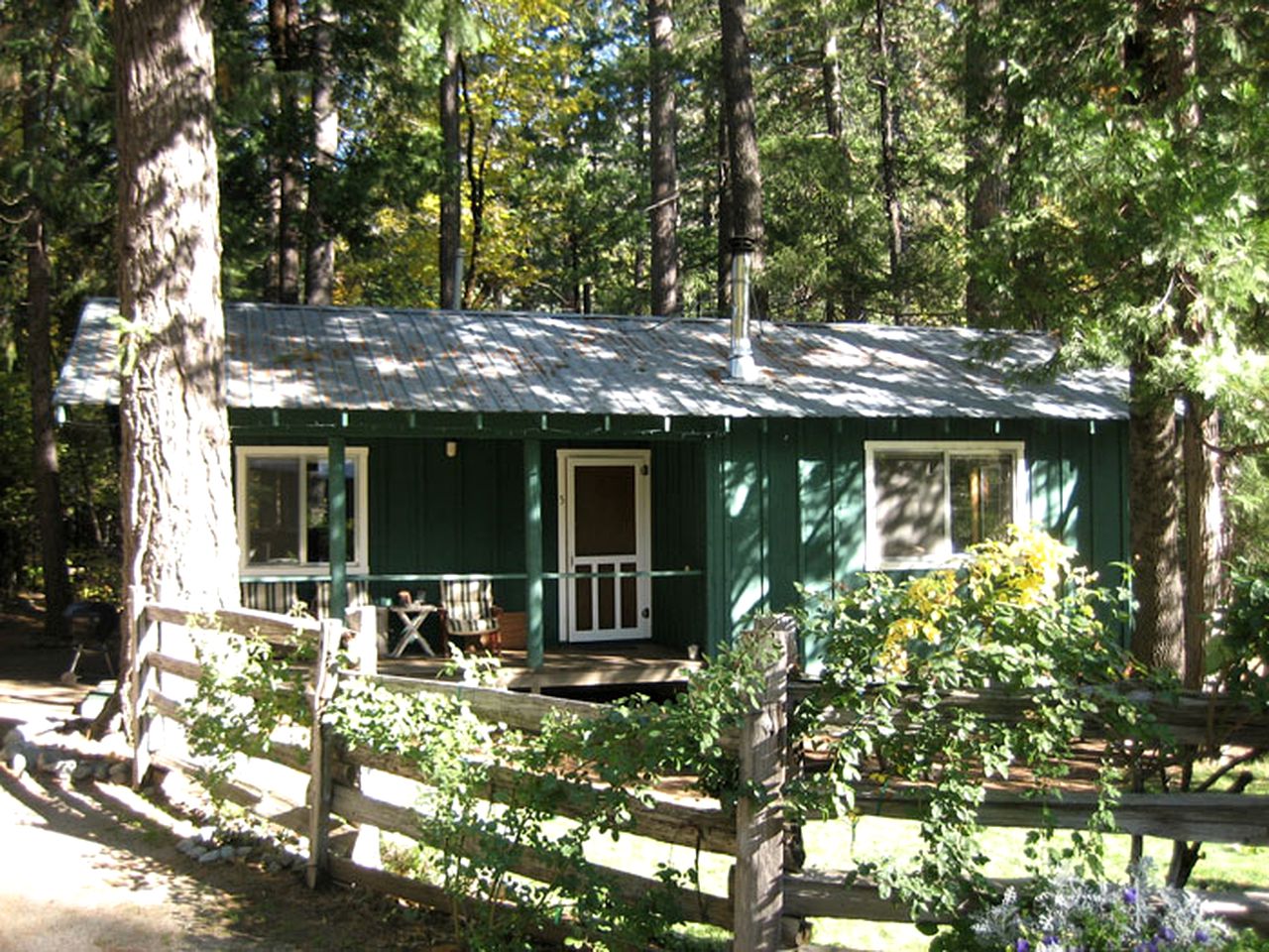 Cabins (Trinity Center, California, United States)