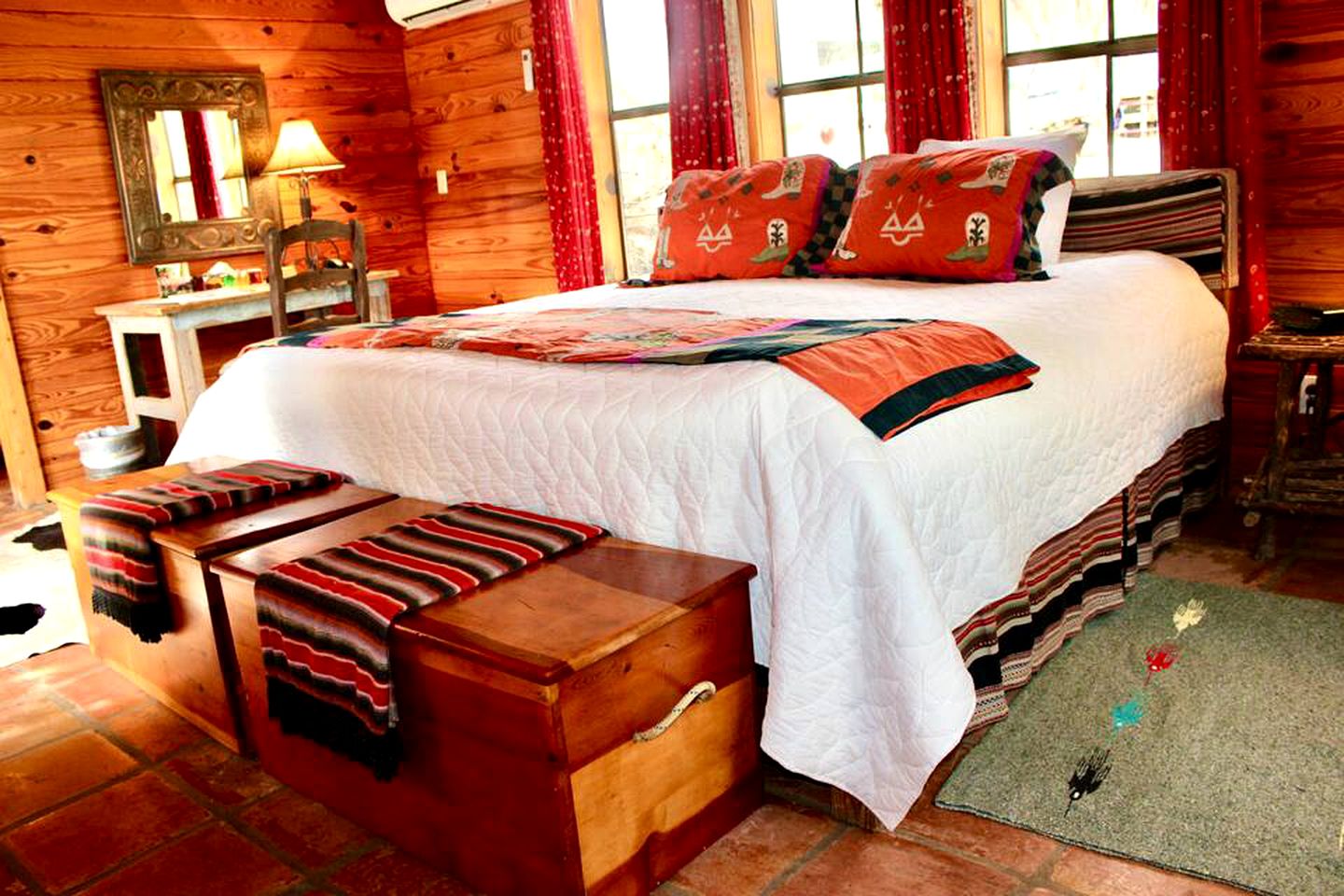 This lovely cabin is the ideal vacation rental near Austin.