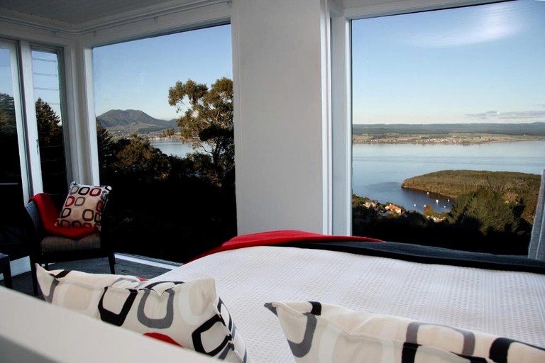 This Lake Taupo holiday rental is ideal for getaways in New Zealand.