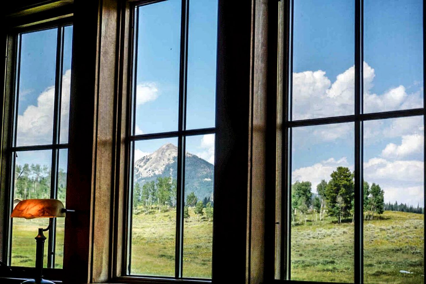 Go glamping in Colorado at this pet-friendly cabin rental!