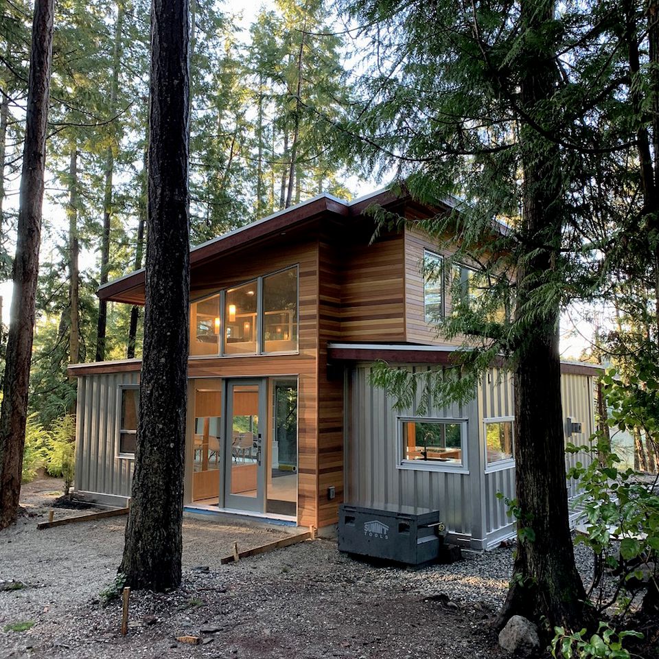 Cabins (Halfmoon Bay, British Columbia, Canada)