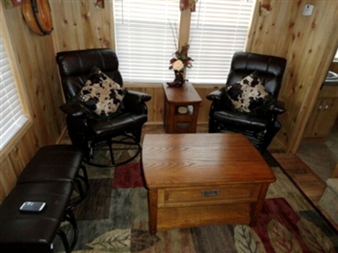 Warm Family Cabin for an Exciting Vacation in Northeastern Wyoming | Cabins (Sundance, Wyoming, United States of America)