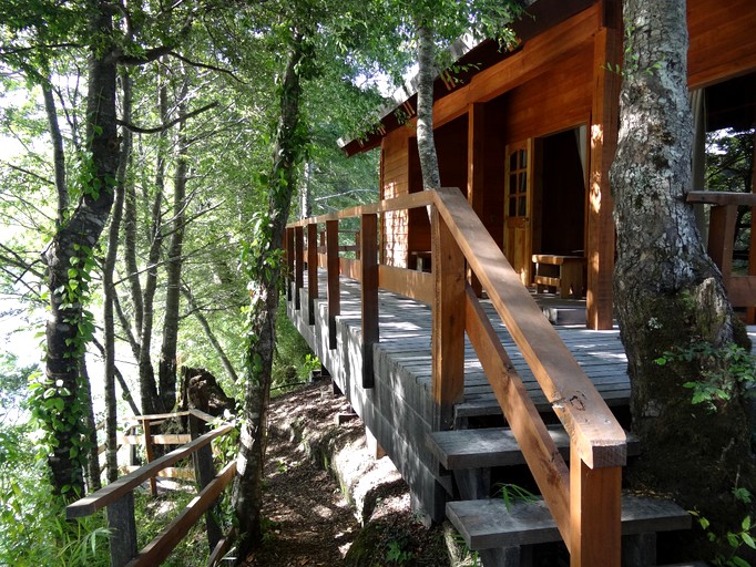 Cabins (Neltume, Los Ríos, Chile)