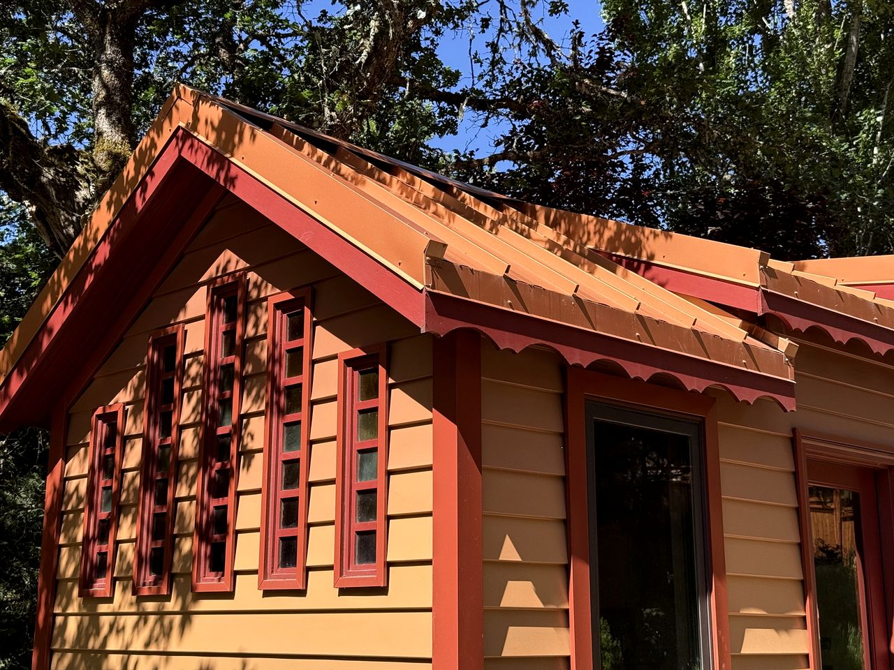 Magical Riverside Cabin Haven Near Umpqua River, Oregon