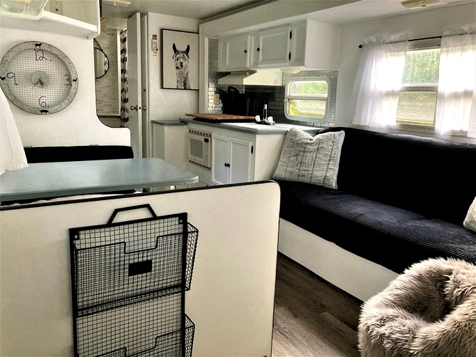 Caravans (Bradford, Ontario, Canada)
