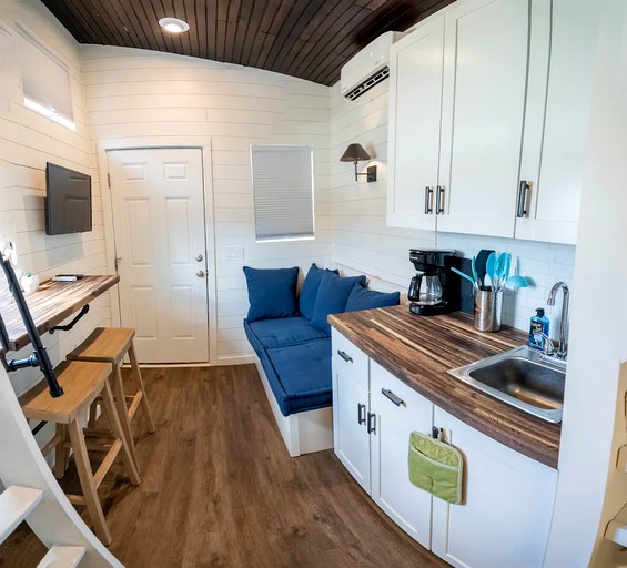 Tiny Houses (Charleston, South Carolina, United States of America)