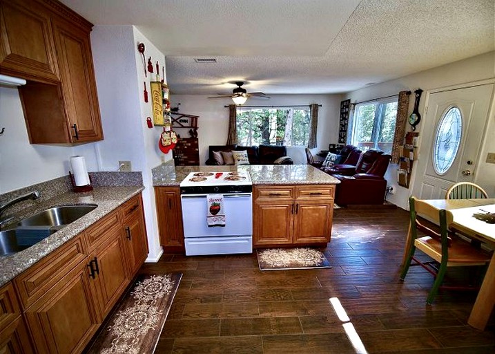 Cabins (Idyllwild, California, United States of America)
