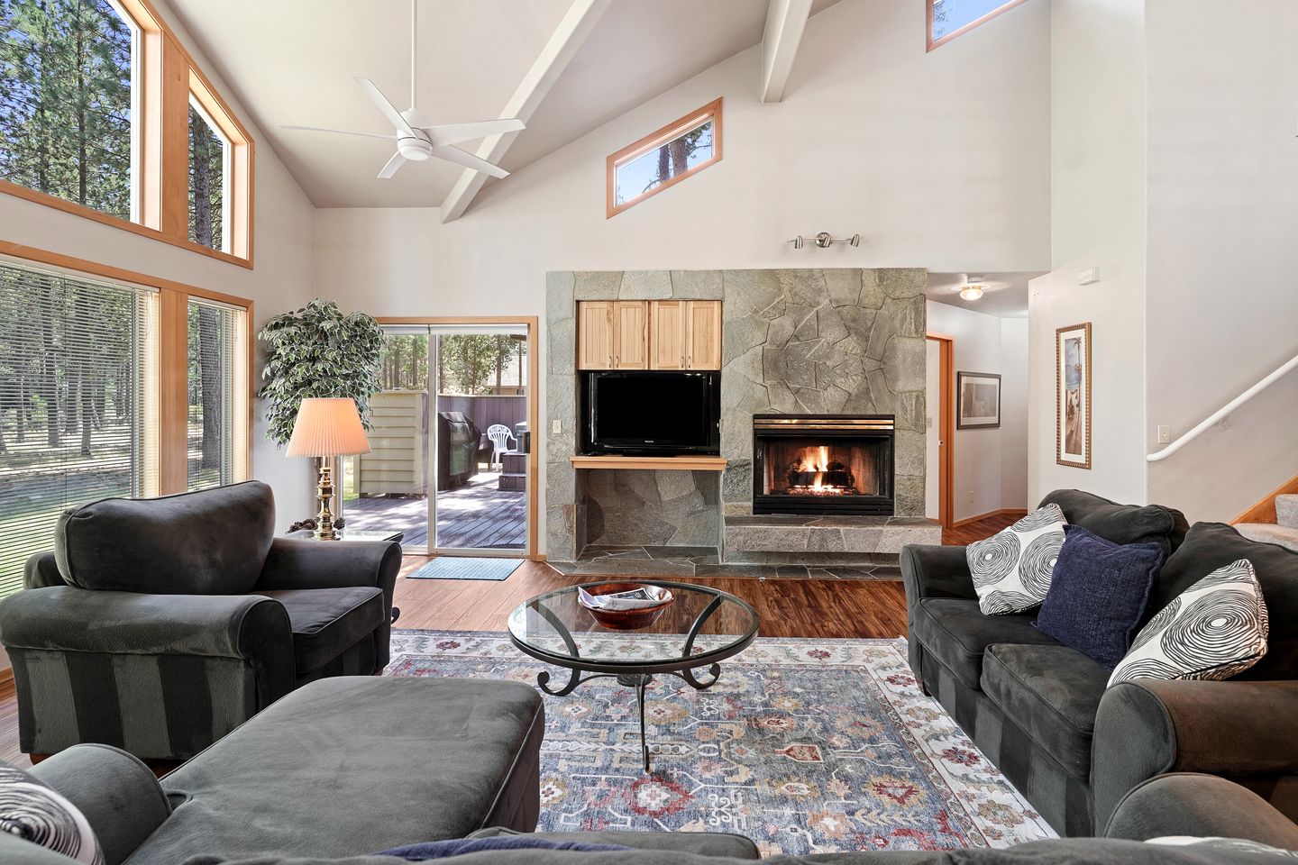 Elegant Family Getaway with Bikes, Hot Tub, and Golf Course Views in Sunriver, Oregon