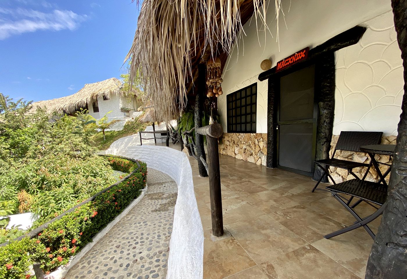 Eco-lodge accommodation for romantic glamping in Colombia
