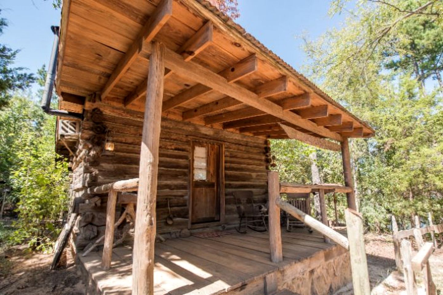 Lake Palestine cabin rental for a couple's retreat in Texas