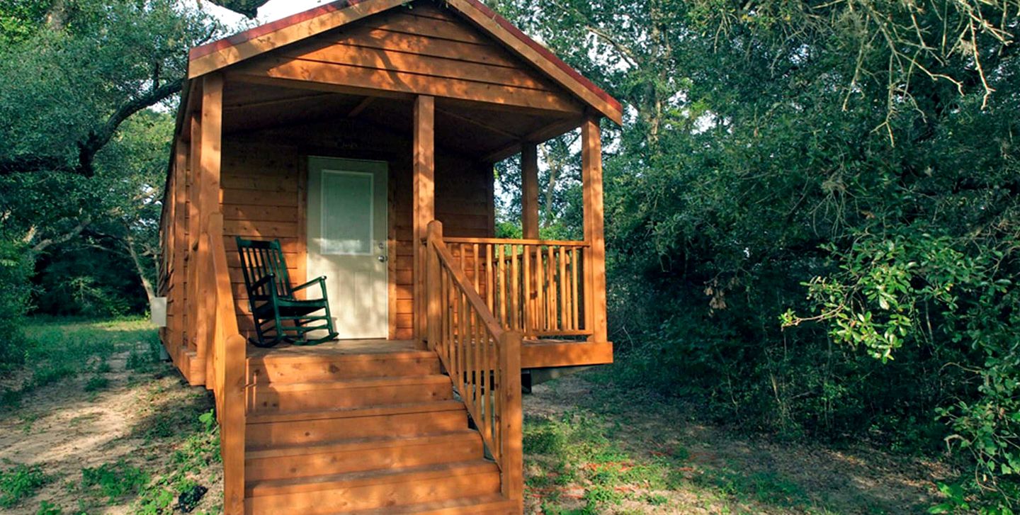 Secluded Cabin Perfect for a Romantic Getaway in Austin County, Texas | Cabins (Cat Spring, Texas, United States of America)