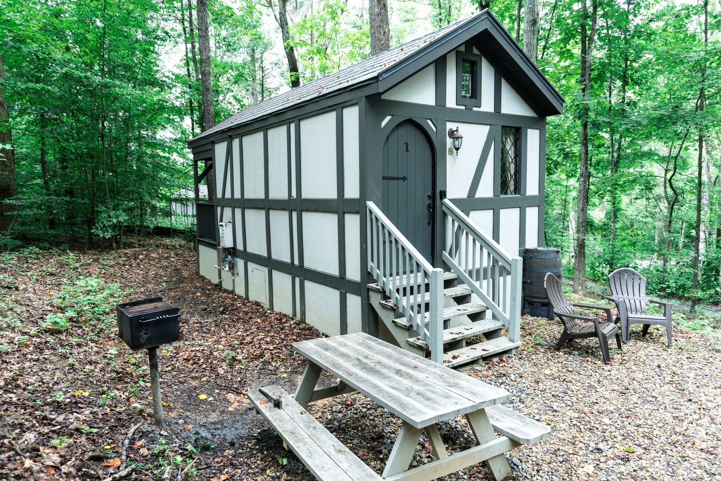 Tiny House Glamping Escape to Sevierville, Tennessee for a Cozy Retreat in the Smokies