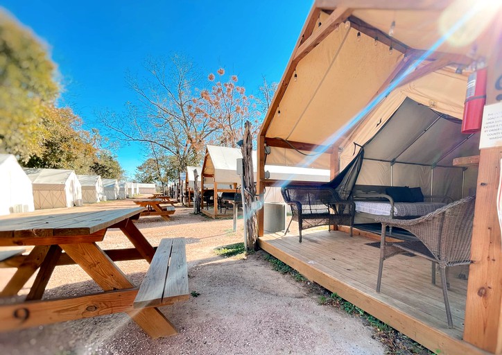Vacation Rentals (United States of America, Kingsbury, Texas)