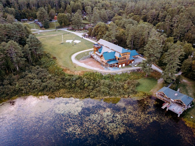 Cabins (Lyman, New Hampshire, United States of America)