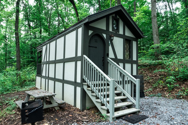 Sevierville Tiny House Glamping Retreat for Amazing Escapes near Pigeon Forge, TN
