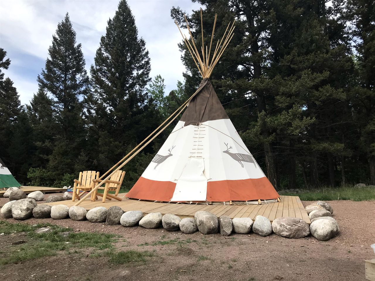 Cozy Native American Tipi with Resort Amenities near Boulder, Montana