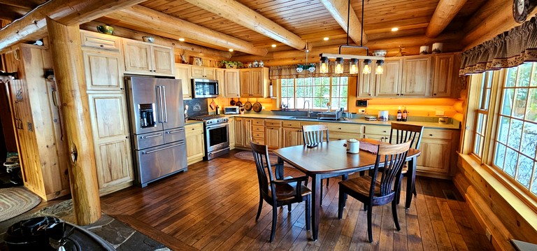 Log Cabins (United States of America, Rockwood, Maine)