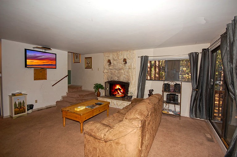 Cabins (South Lake Tahoe, California, United States)