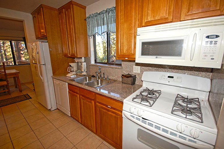 Cabins (South Lake Tahoe, California, United States)
