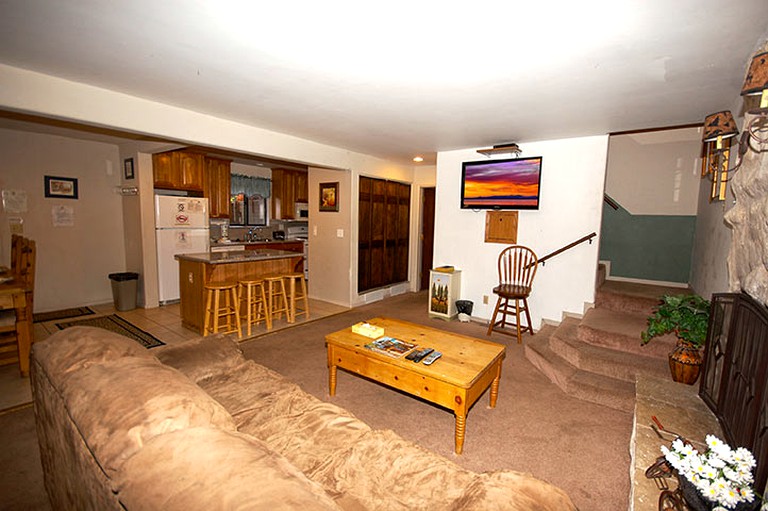 Cabins (South Lake Tahoe, California, United States)