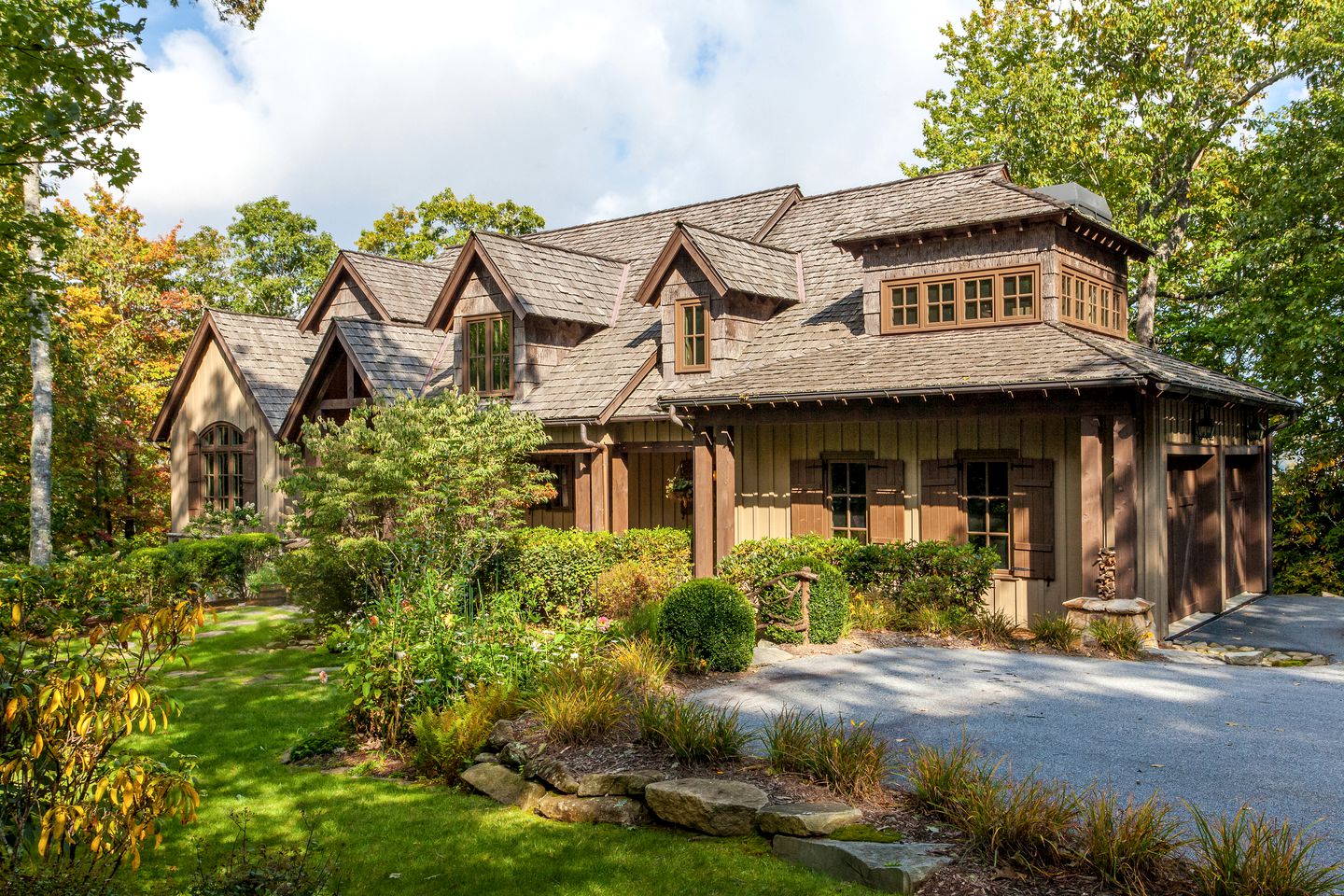Cabins (Saluda, North Carolina, United States)
