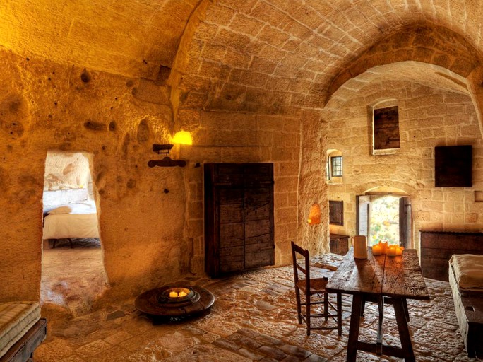 Spacious Luxury Cave Rental with Deluxe Bathtub in Matera, Southern Italy | Caves (Matera, Basilicata, Italy)