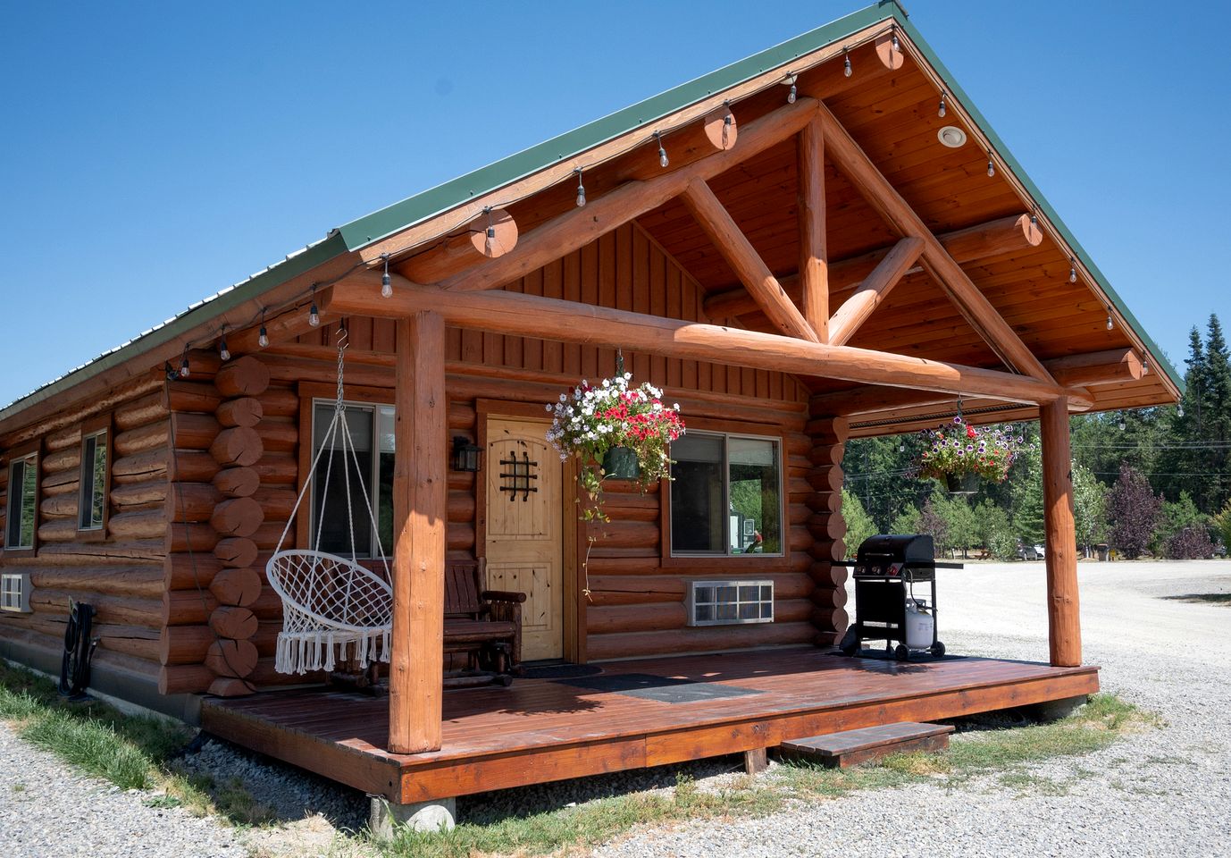 Rustic-Chic Log Cabin with King Bed & Kitchen | Bonners Ferry, Idaho Retreat