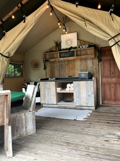 Tents (United States of America, Gatlinburg, Tennesse)