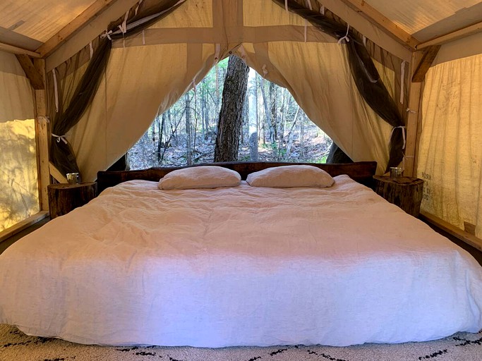 Tented Cabins (Saint-Calixte, Quebec, Canada)