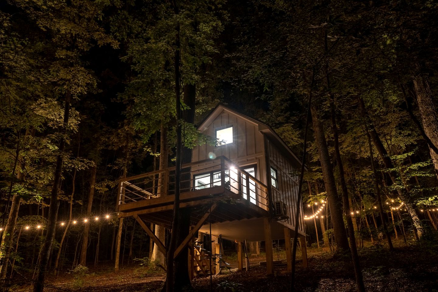 Amazing Tree House Perfect for a Secluded Getaway in Alabama