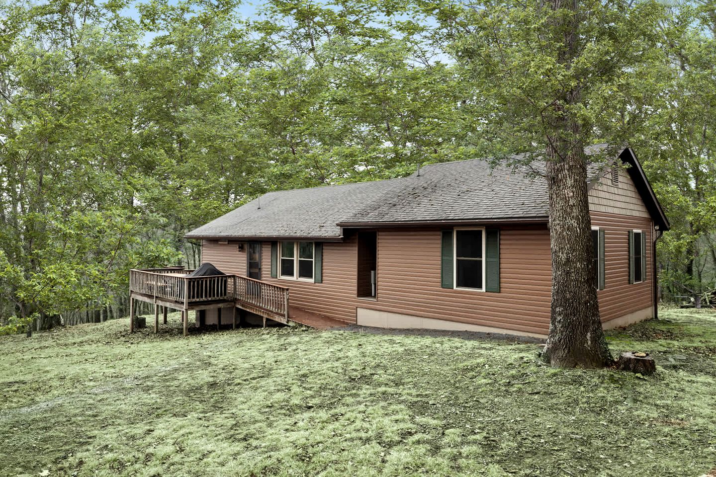 Idyllic Woodland Cabin Retreat near Lost River in West Virginia