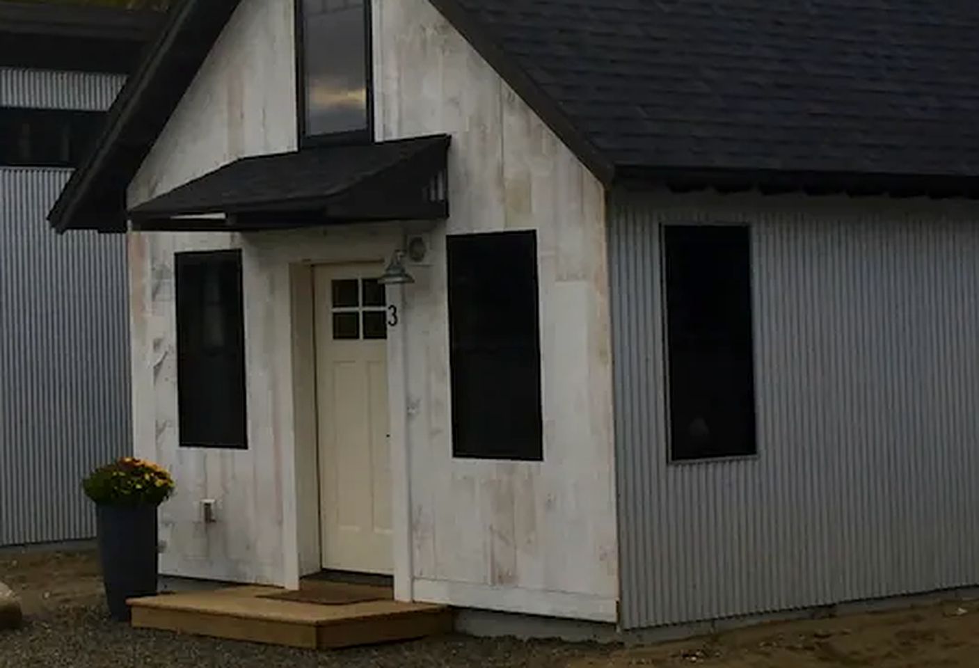 Waterfront cottage for a weekend getaway in Maine