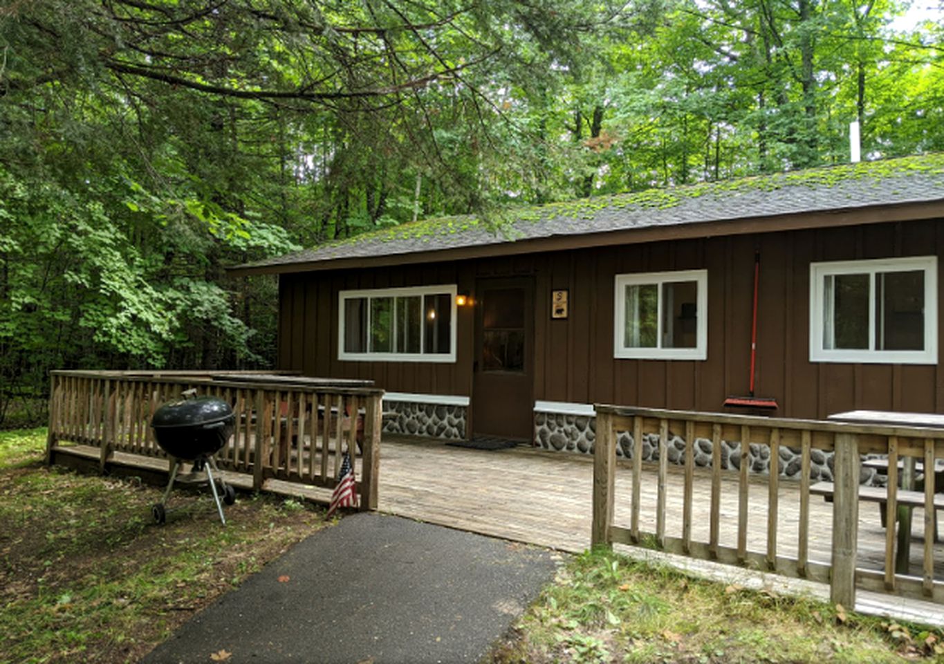 Cabins (Phelps, Wisconsin, United States of America)