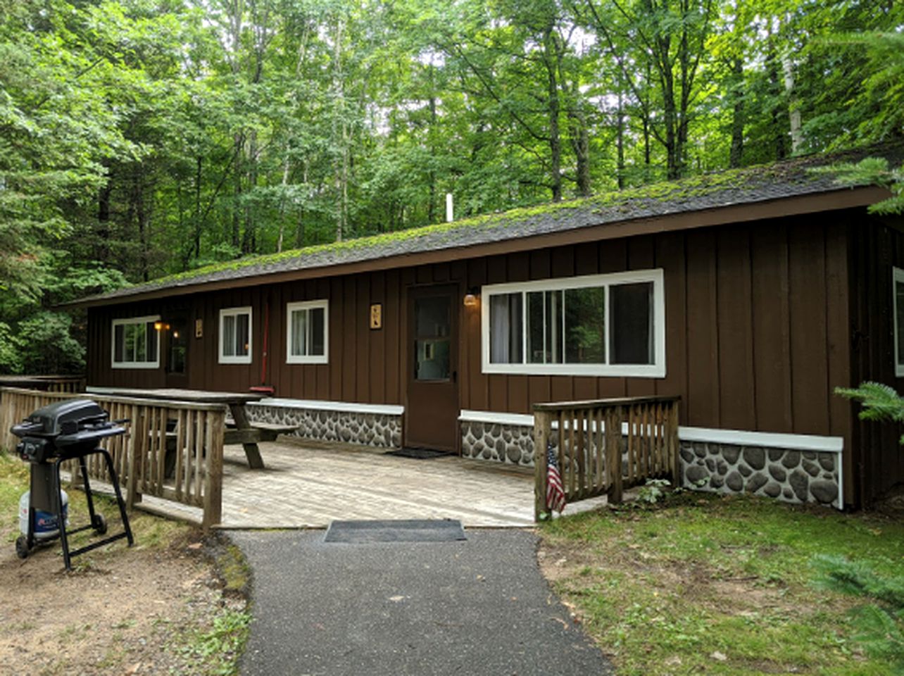 Cabins (Phelps, Wisconsin, United States of America)