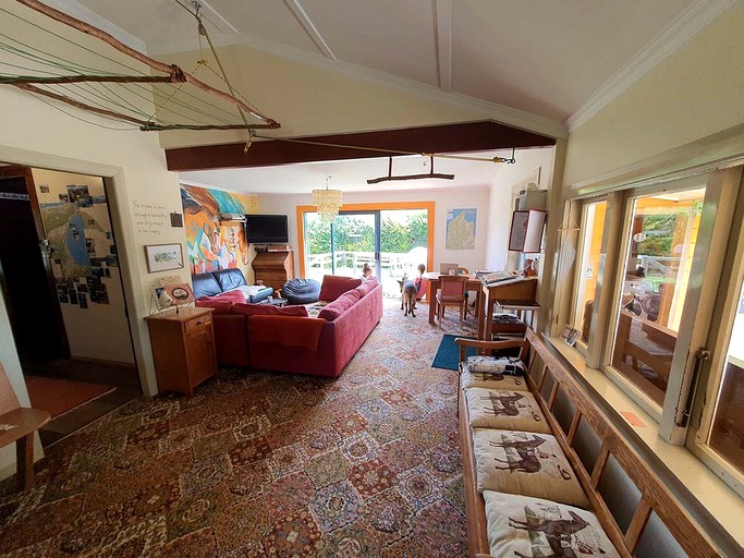 Romantic Holiday Rental with Fantastic Mountain Views in Takaka, New Zealand | Nature Lodges (Takaka, South Island, New Zealand)