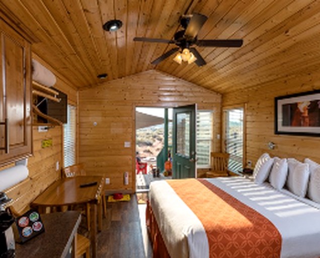Dog- and Kid-Friendly Cabin Rental near South Rim of Grand Canyon, Arizona | Cabins (Williams, Arizona, United States of America)