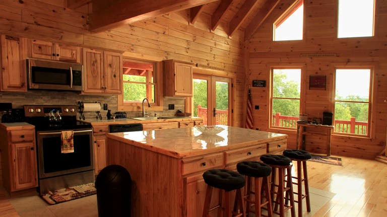 Sublime Vacation Rental for Unforgettable Family or Group Vacations in Dobson, North Carolina | Cabins (Dobson, North Carolina, United States of Ameri