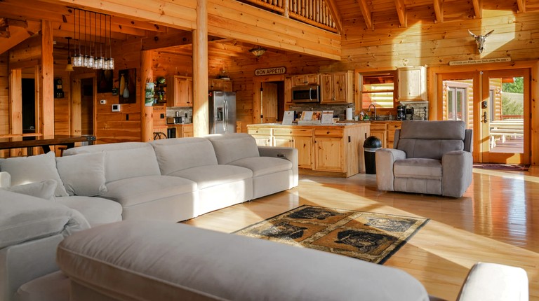 Sublime Vacation Rental for Unforgettable Family or Group Vacations in Dobson, North Carolina | Cabins (Dobson, North Carolina, United States of Ameri