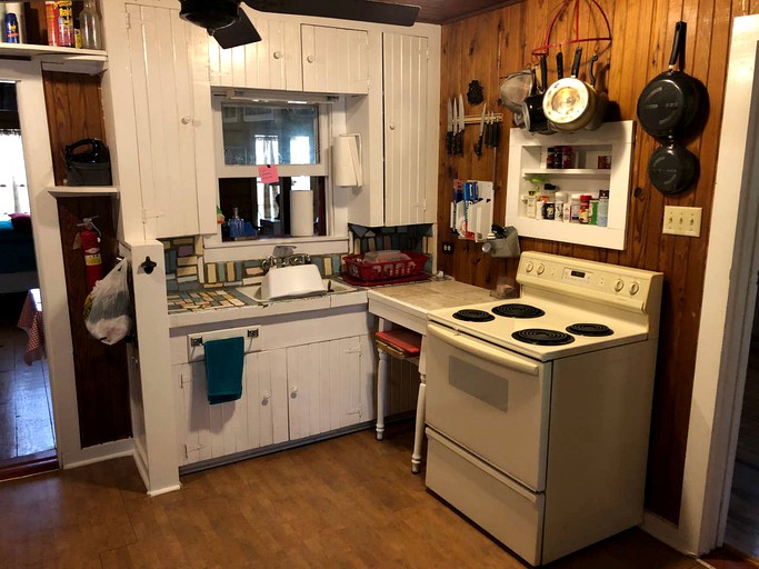 Cabins (Bandera, Texas, United States)