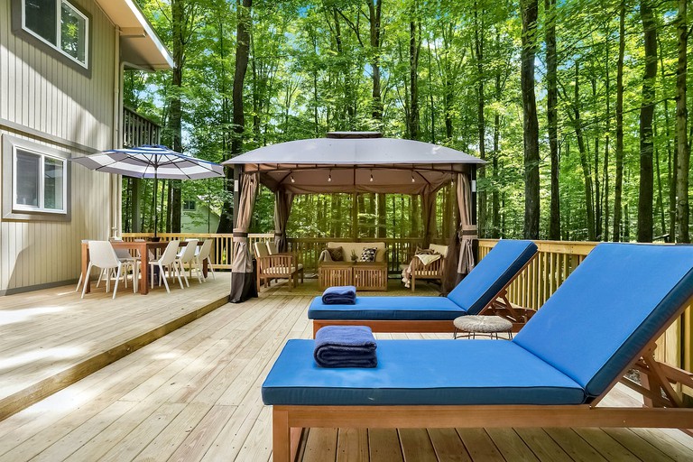 Cabins (Long Pond, Pennsylvania, United States of America)