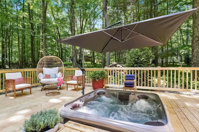 Cabins (Long Pond, Pennsylvania, United States of America)