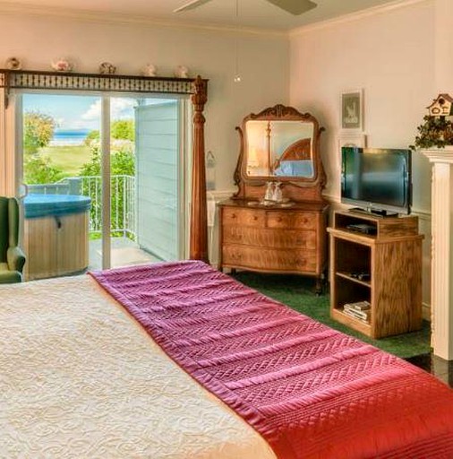Beautifully-Decorated Suite Rental a Private Hot Tub near Hurricane Ridge, Washington | Nature Lodges (Port Angeles, Washington, United States of Amer
