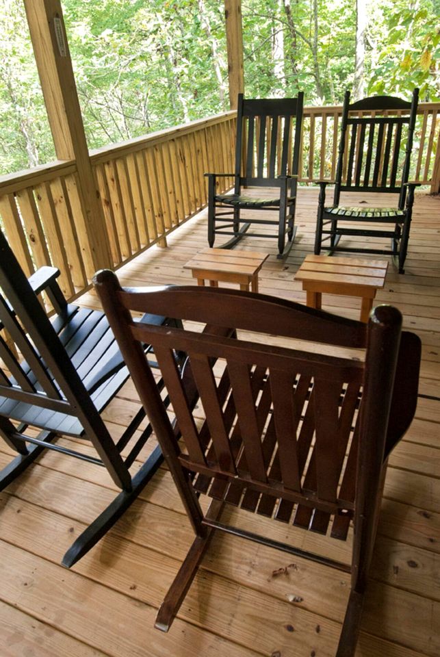 Rustic Yet Modern Fishing and White Water Rafting Cabin in Scenic Nantahala Mountains of North Carolina