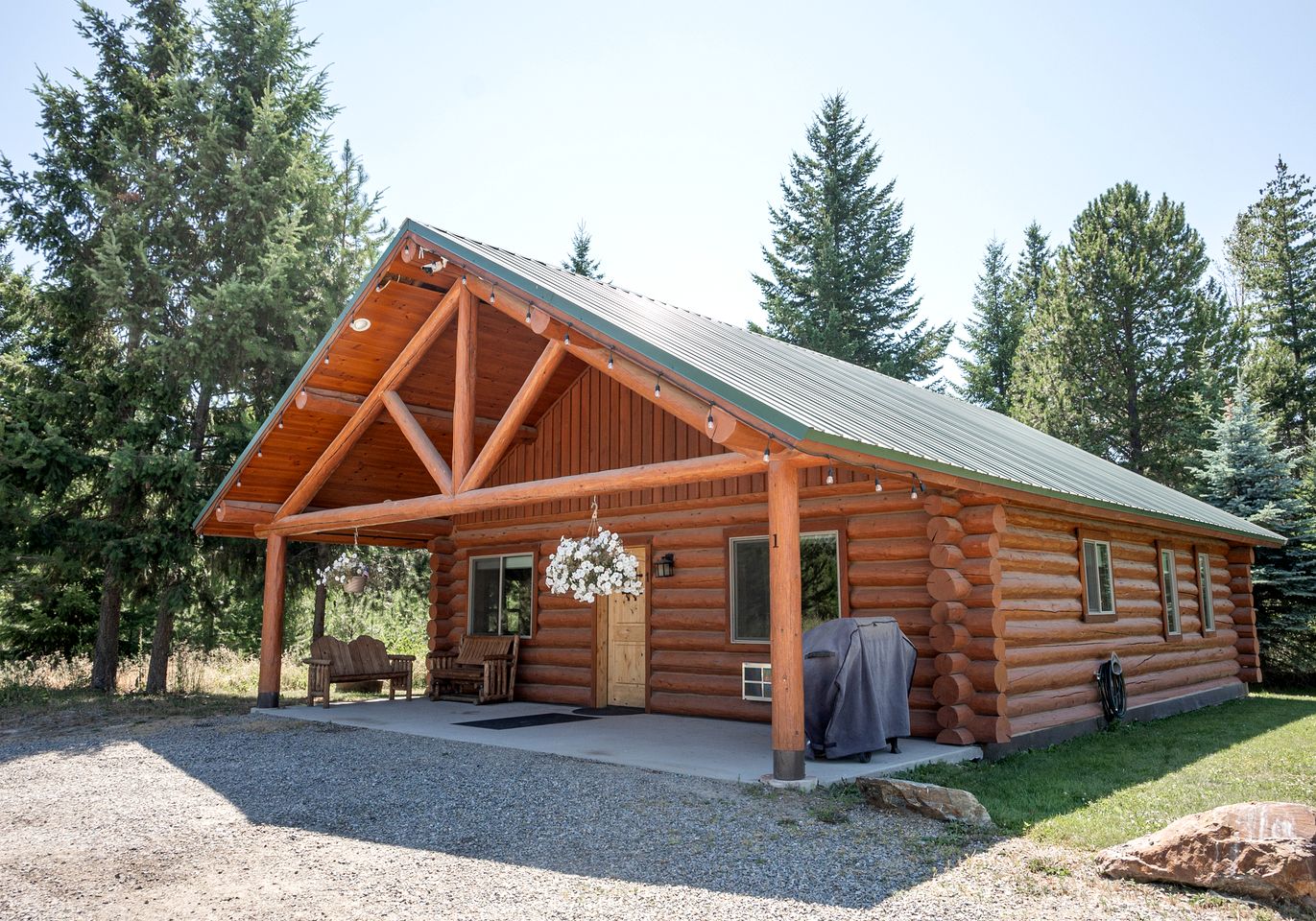 Spacious Pet-Friendly Log Cabin with King Bed & Full Kitchen | Bonners Ferry, Idaho Retreat