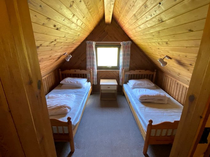 Cabins (United Kingdom, --, England)