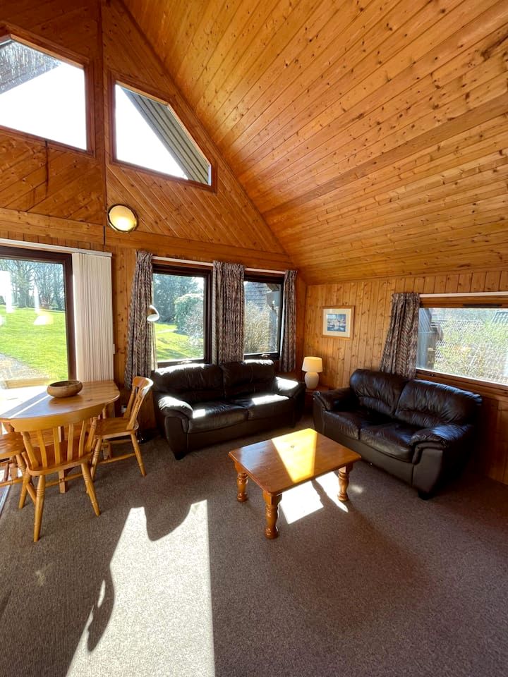 Cozy 3-Bedroom Scandinavian Lodge in Camelford, Cornwall