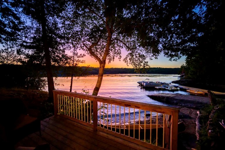 Cottages (Canada, Godfrey, Ontario)