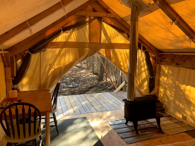 Tented Cabins (Saint-Calixte, Quebec, Canada)