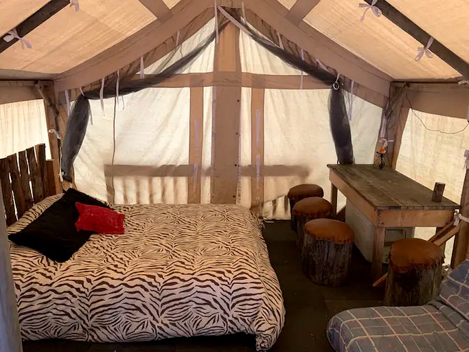 Tents (Saint-Calixte, Quebec, Canada)