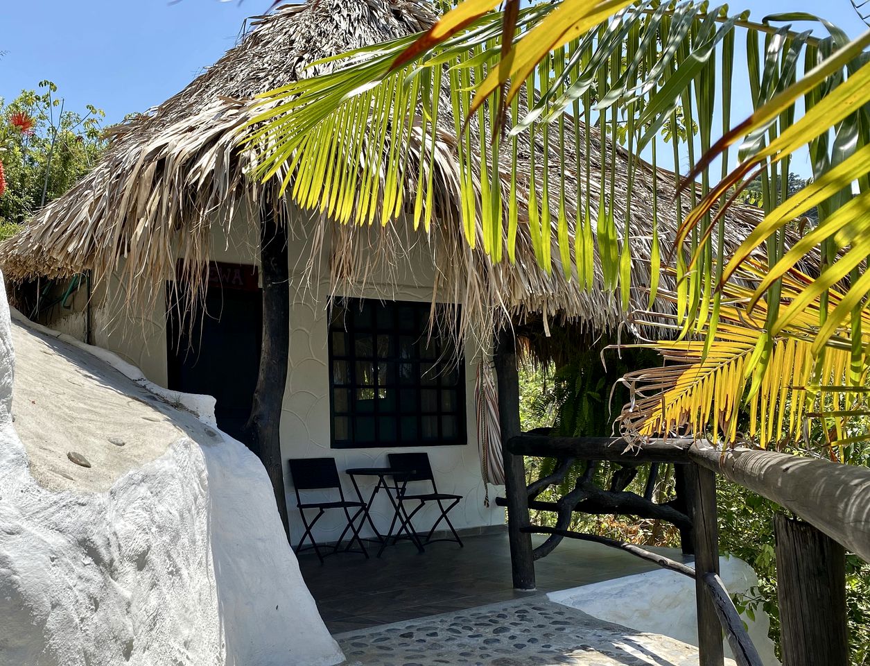 Hut accommodation for romantic glamping in Colombia
